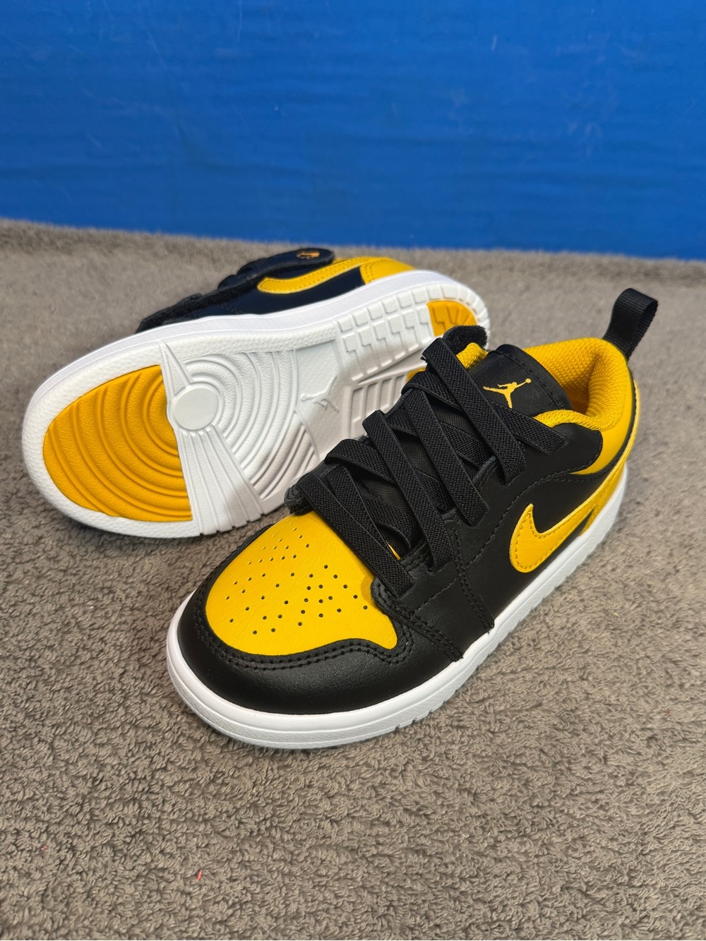 Jordan 1
Low
Yellow Ochre 
PS ALT
Brand new - Picture 4 of 11